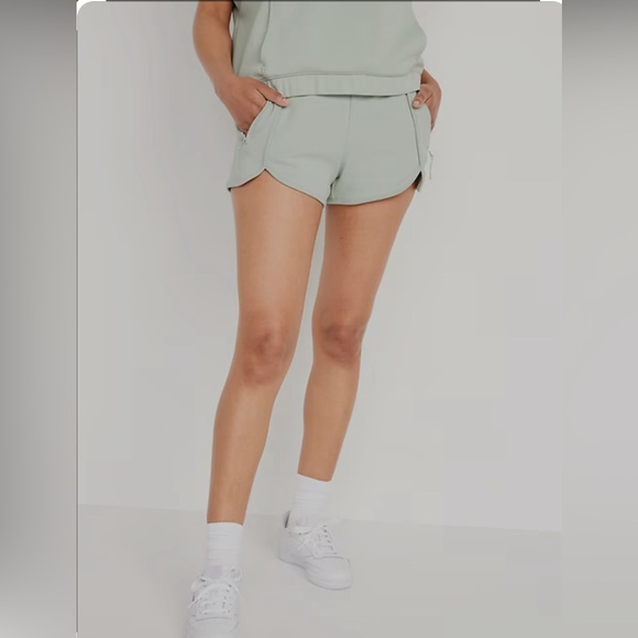 NWT OLD NAVY Dolphin-Hem Sweat Shorts-- 3-inch inseamCOOL ALMOND SIZE Medium - Picture 4 of 5